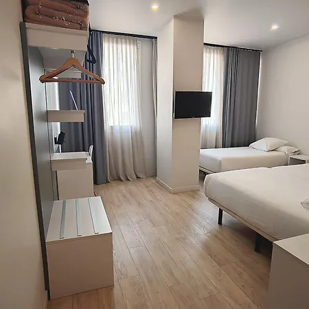 בית הארחה Eibarooms 3*